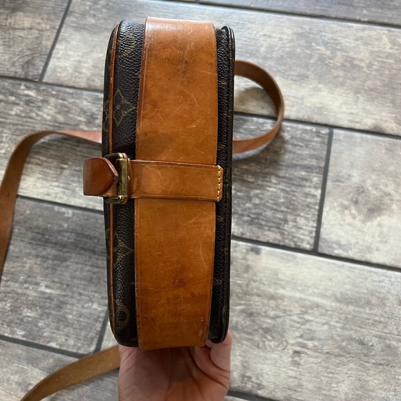 Authentic! Louis Vuitton crossbody - Picture 2 of 6